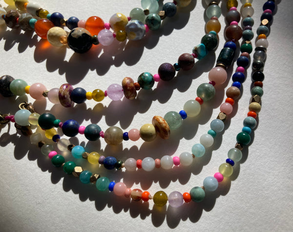 Multicolor stone strands