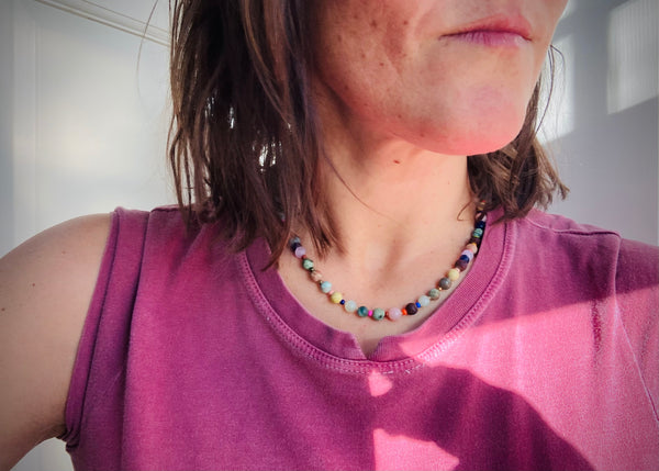 Multicolor stone strands