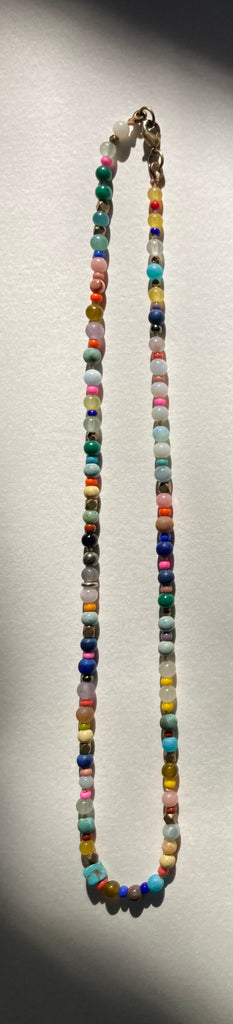 Multicolor stone strands