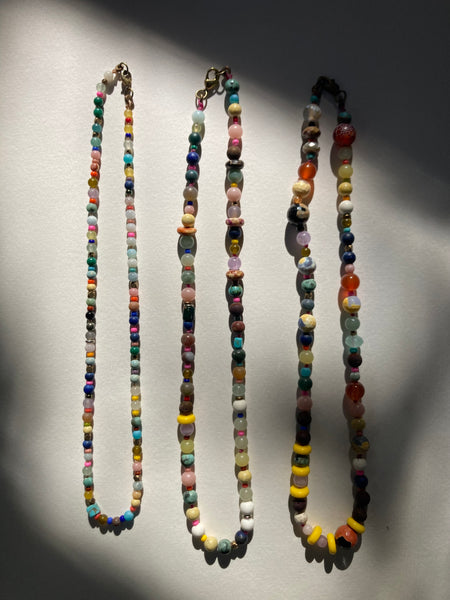 Multicolor stone strands